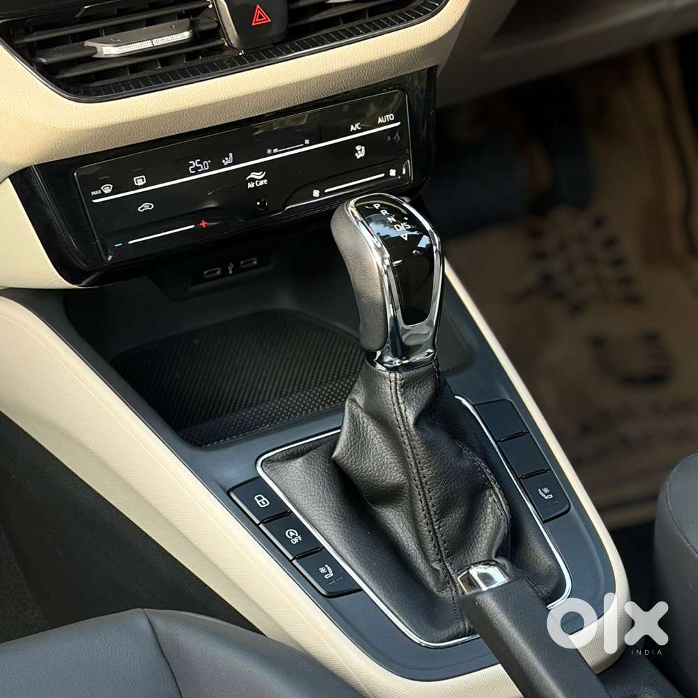 Skoda Slavia Style 1.0l Tsi At, 2024, Petrol