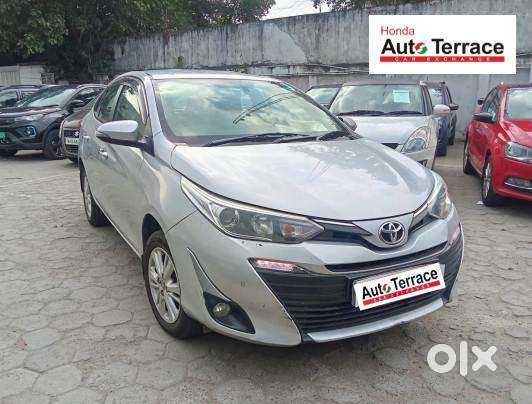 Toyota Yaris V Cvt, 2018, Petrol