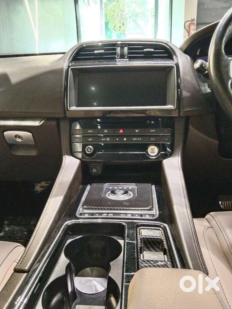 Jaguar F-pace Prestige 2.0 Petrol, 2019, Petrol