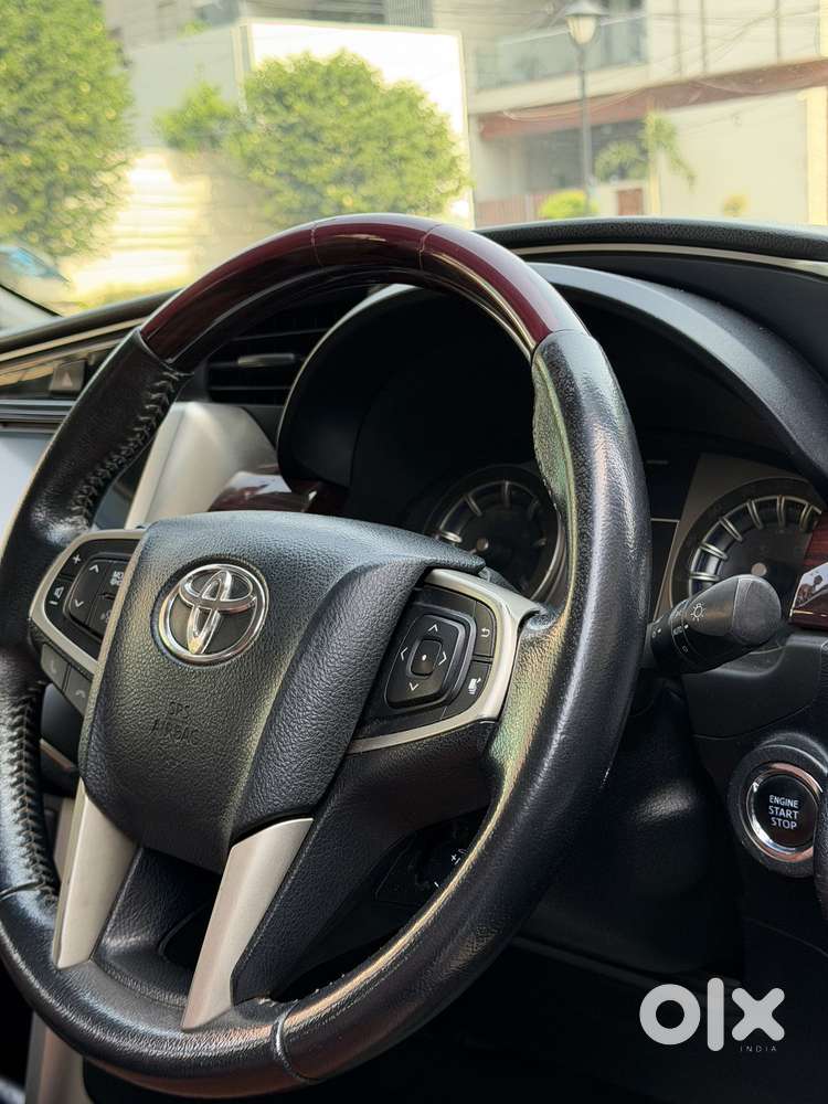 Toyota Innova Crysta 2.4 V 8 Str, 2016, Diesel