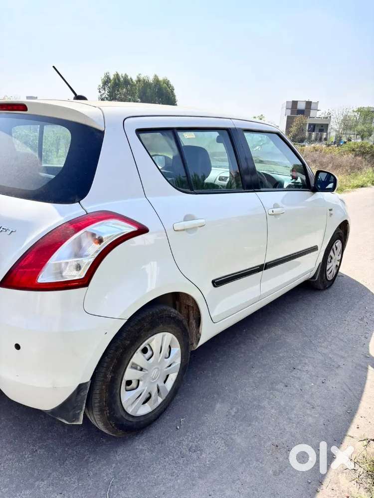 Maruti Suzuki Swift Lxi 2017