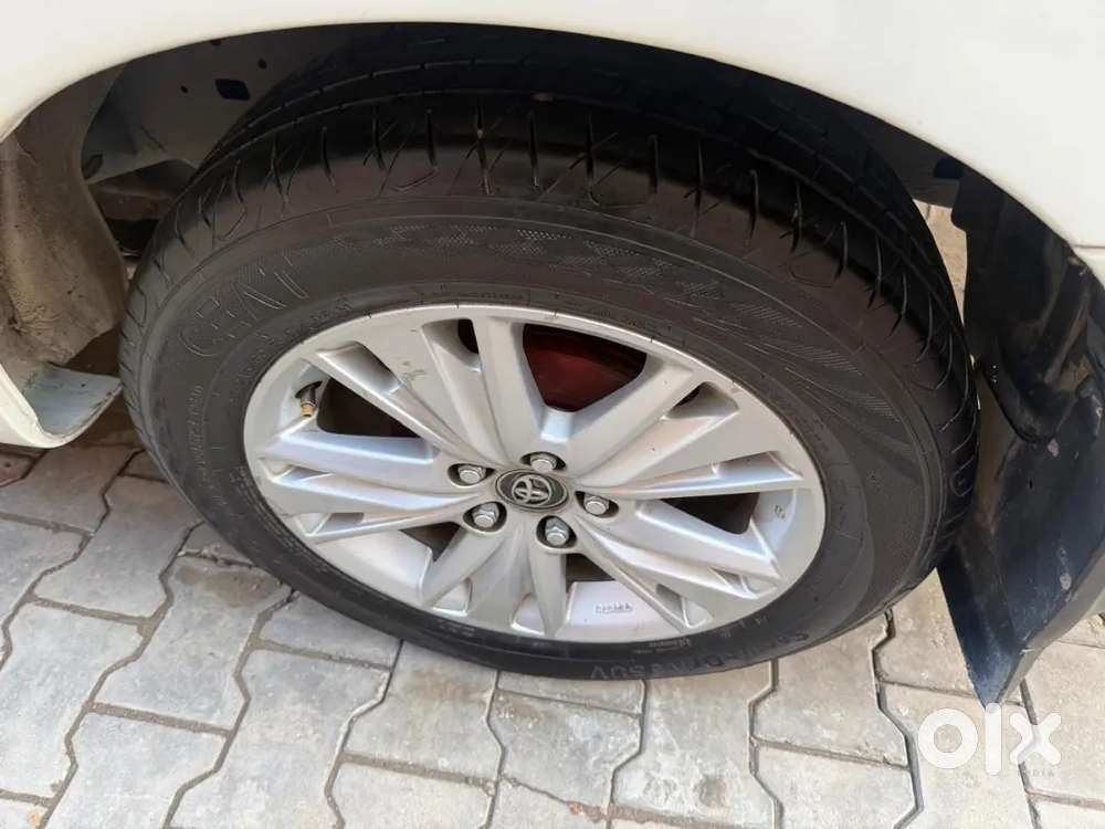 Toyota Innova Crysta 2016 Diesel 160000 Km Driven White Colour