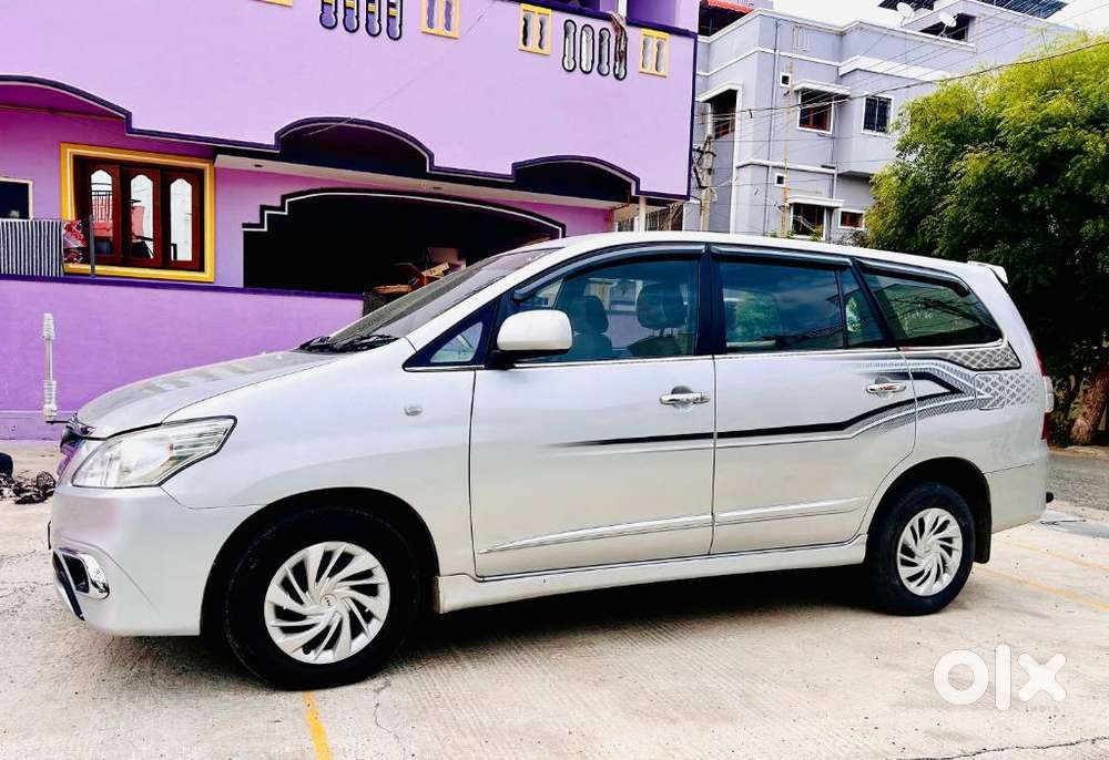 Toyota Innova 2.5 G (diesel) 8 Seater Bs Iv, 2014, Diesel