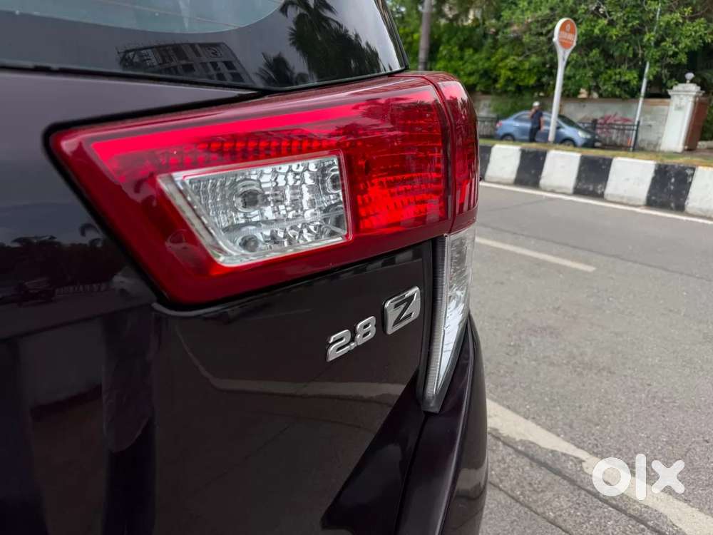 Toyota Innova Crysta 2.8 Zx At 7 Seater, 2016, Diesel