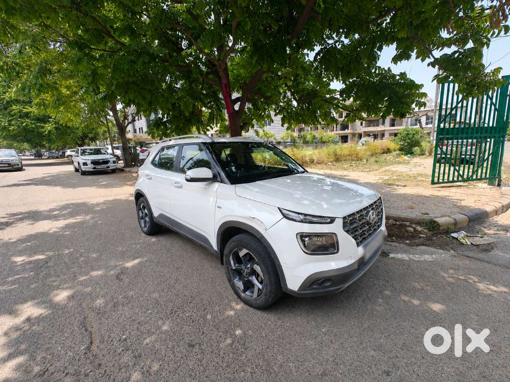 Hyundai Venue 2020 Petrol Well Maintained