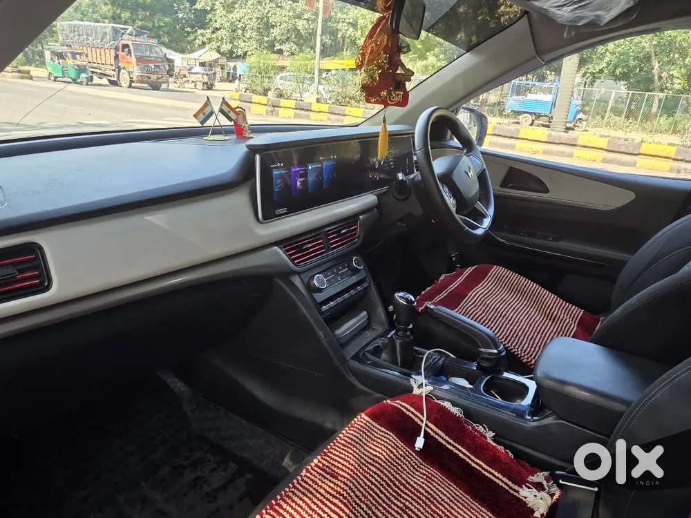 Mahindra Xuv700 Ax 5 Petrol 2021