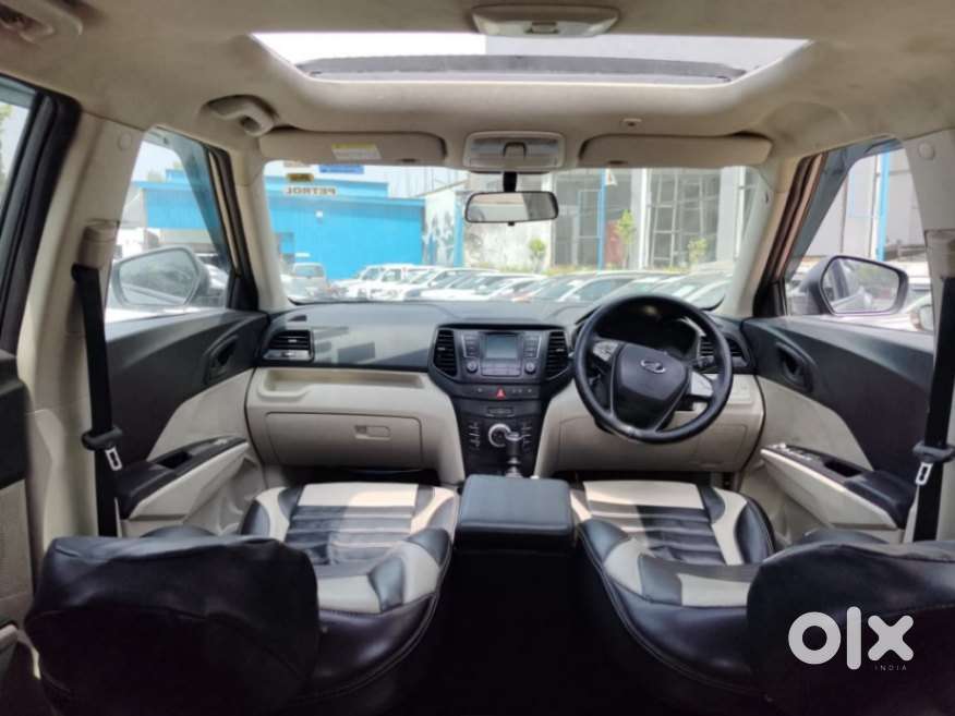 Mahindra Xuv300 W8, 2022, Petrol