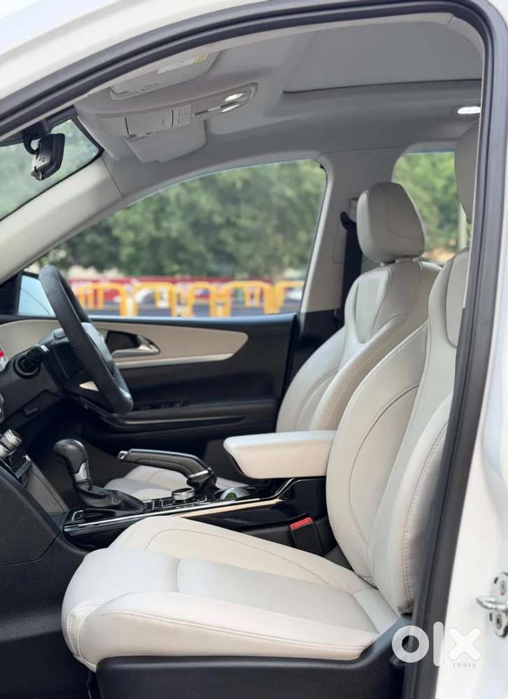 Mahindra Xuv700 2.2 Ax 7 Diesel At Luxury Pack Str, 2022, Diesel