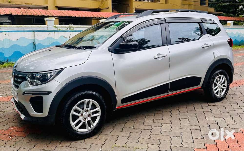 Renault Triber Rxt, 2023, Petrol
