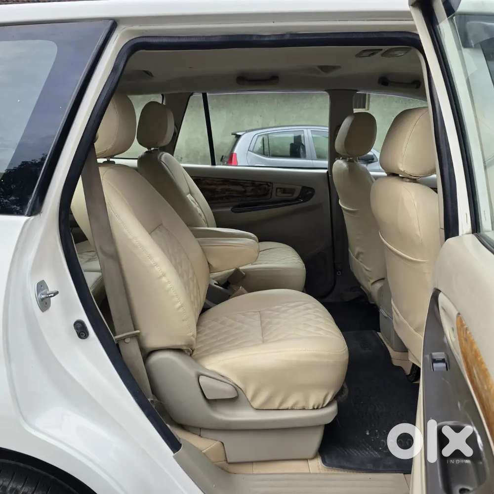 Toyota Innova G4 2010 Model.
