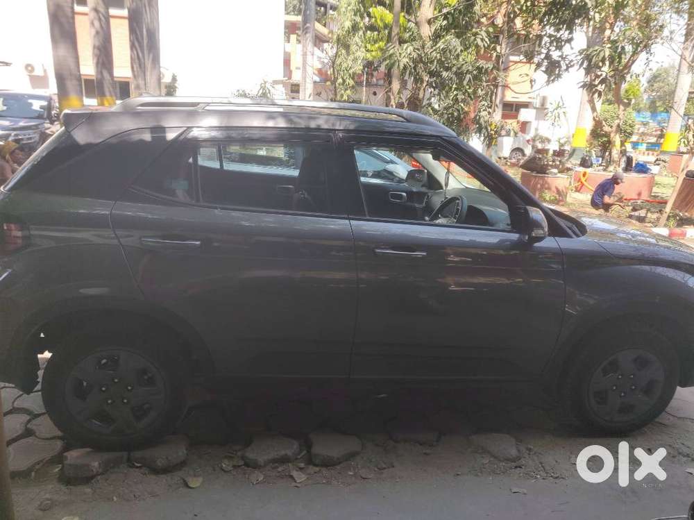 Hyundai Venue Mt S(o) 2023 Variant