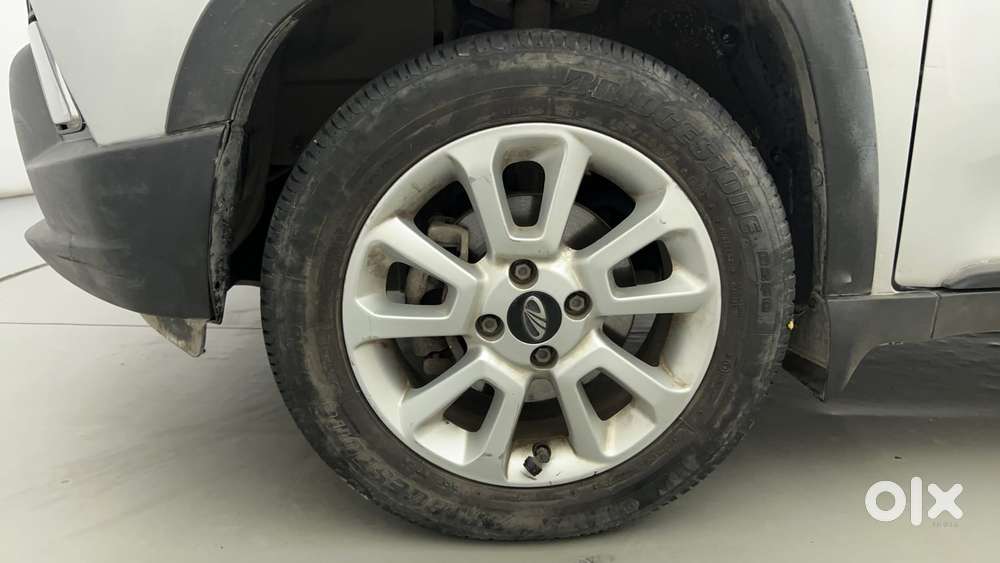 Mahindra Kuv 100 Mfalcon G80 K8 Dual Tone, 2017, Petrol