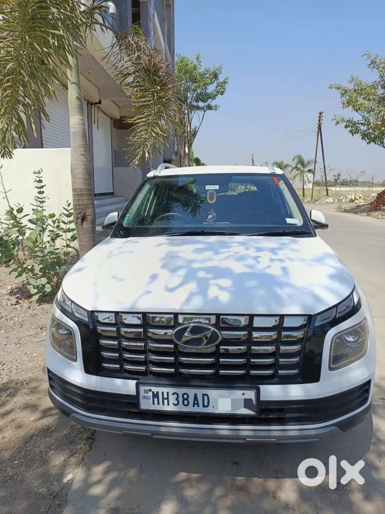 Hyundai Venue 2024 Petrol 10600 Km Driven