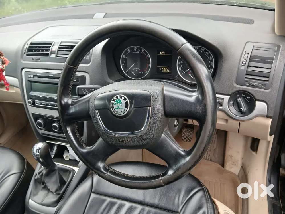 Skoda Laura 2010 Petrol 100000 Km Driven