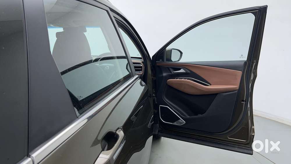 Mg Hector Plus Savvy Pro 1.5 Turbo Petrol Cvt 6 Str, 2023, Petrol