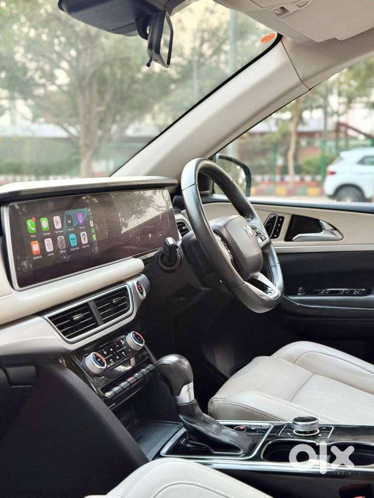 Mahindra Xuv700 Ax7l 6 Str At, 2022, Petrol