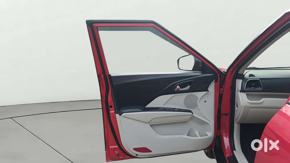 Mahindra Xuv300 W8 (o) 1.5 Diesel Amt, 2022, Diesel