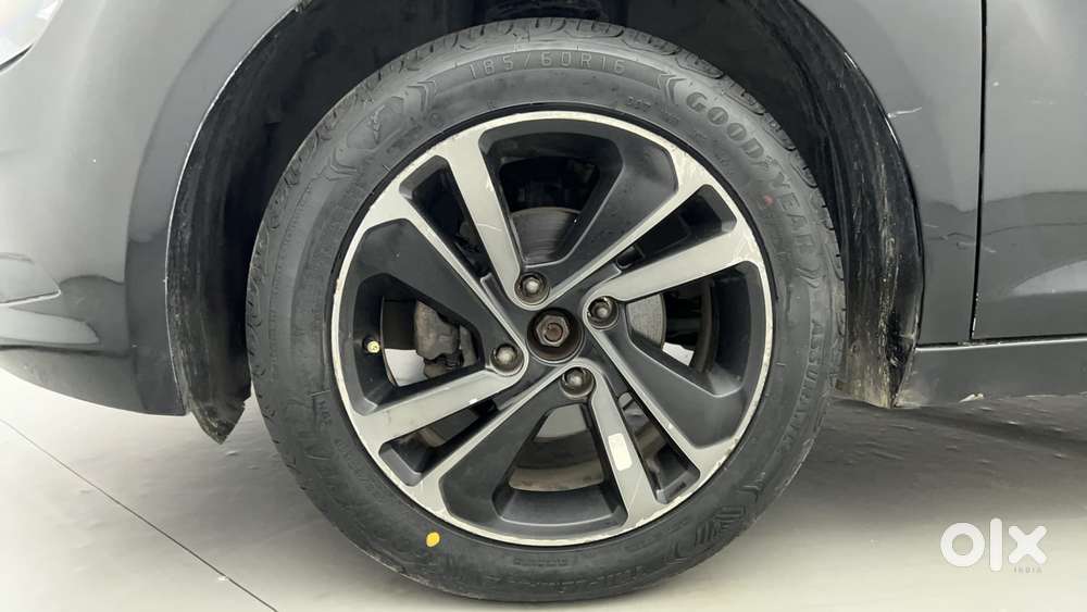 Tata Altroz 1.2 Xza Plus Dark Edition Dct, 2022, Petrol