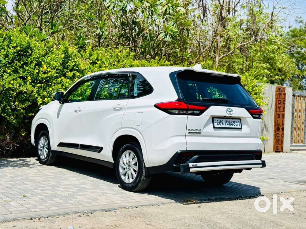 Toyota Innova Hycross 7s Option, 2024, Petrol