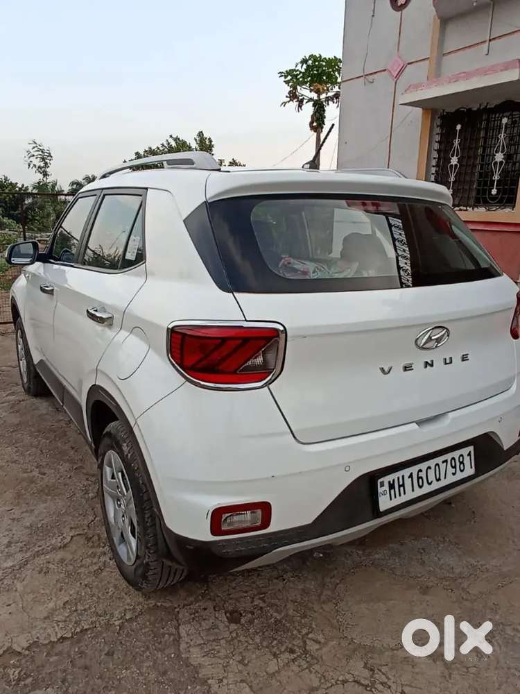 Hyundai Venue 2020 Petrol Well Maintained