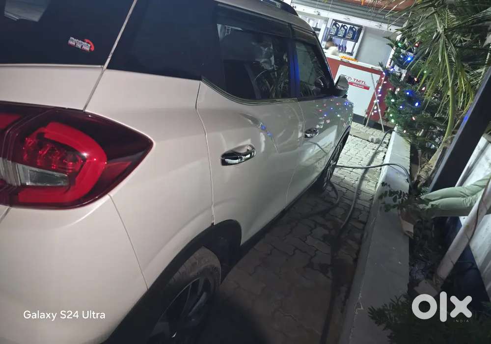 Mahindra Xuv300 2023 Diesel Well Maintained