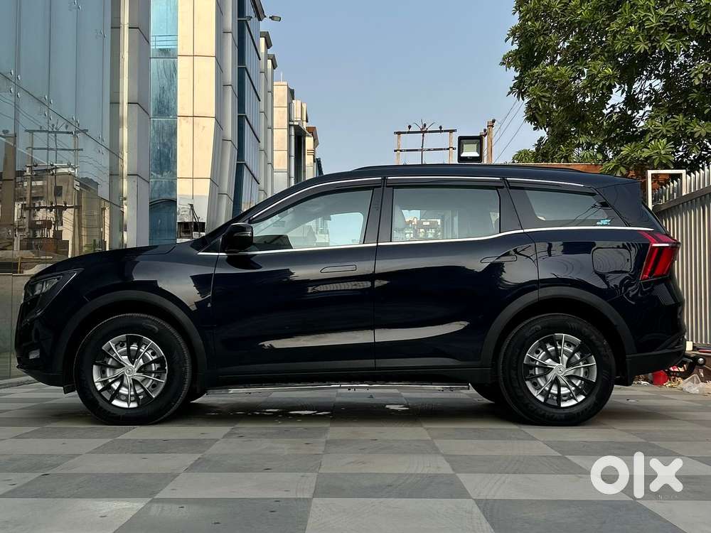 Mahindra Xuv700 2.0 Mx Petrol Mt 5 Str, 2024, Petrol