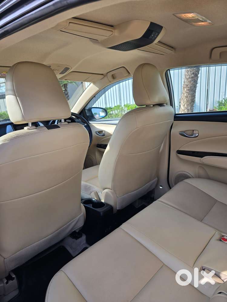 Toyota Yaris V Cvt, 2019, Petrol