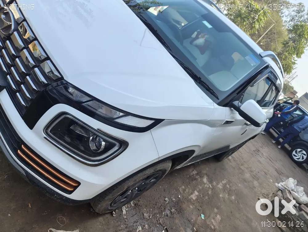 Hyundai Venue 2025 Petrol Well Maintained