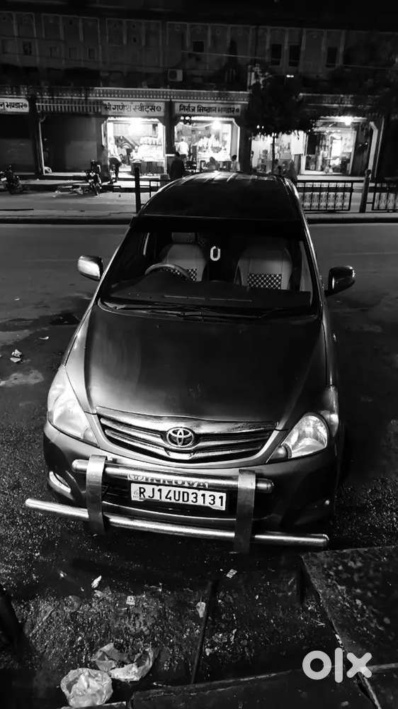 Toyota Innova Vx 7 Petrol 2011