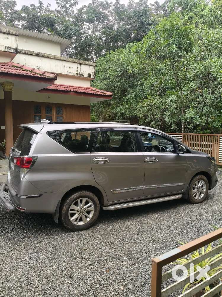 Toyota Innova Crysta G 8 Diesel 2017