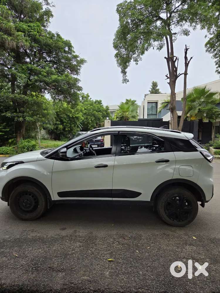 2023 Tata Nexon Xe Petrol Mt 1st Owner  41k Km Bs6 Ph2white