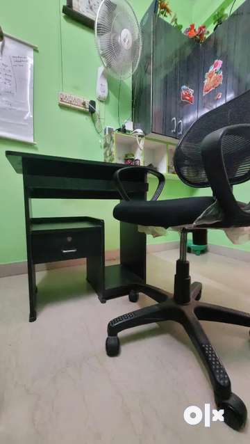 Computer table best sale and chair set