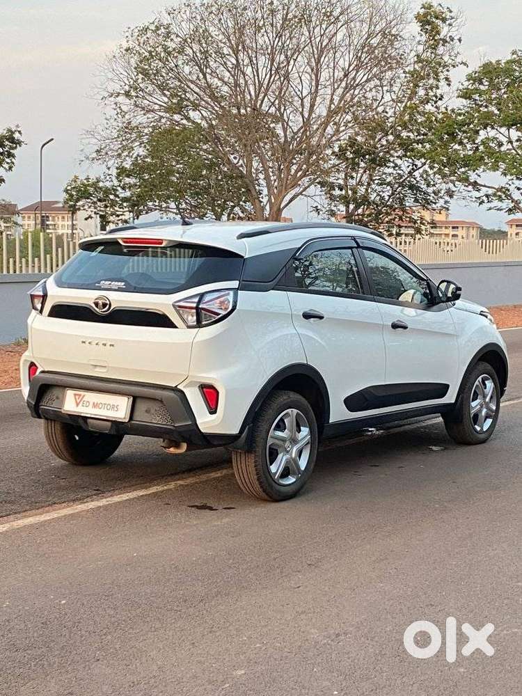 Tata Nexon, 2023, Petrol