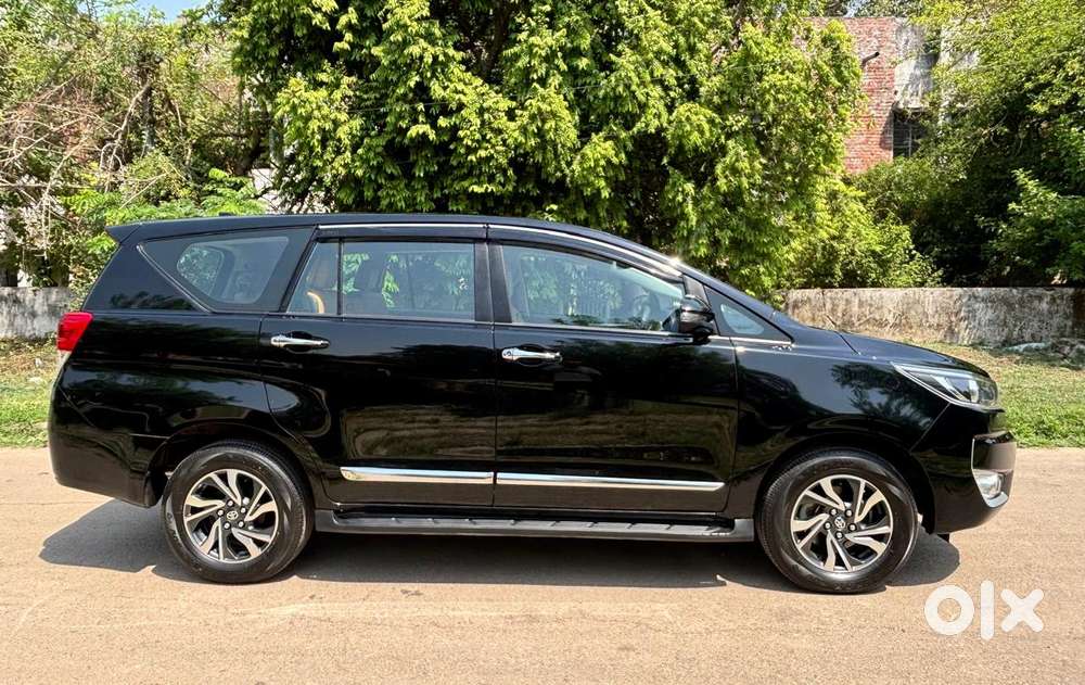 Toyota Innova Crysta 2.4 G Mt, 2024, Diesel