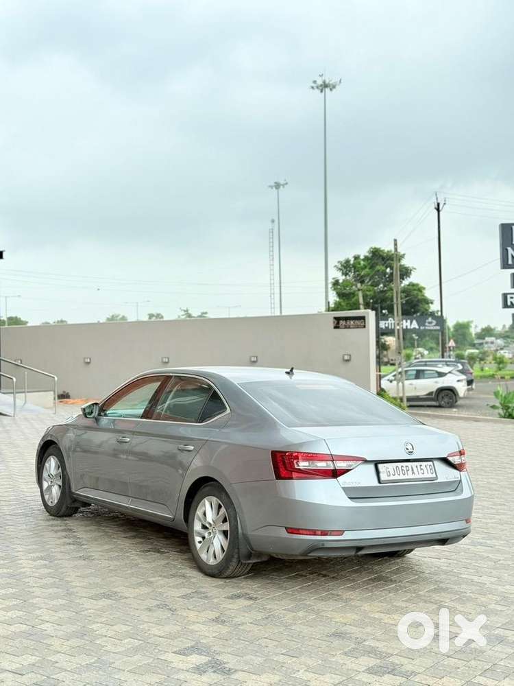 Skoda Superb Petrol 2019