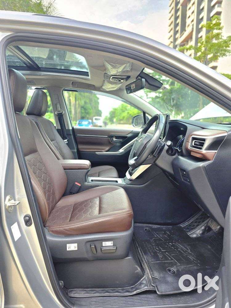 Toyota Innova Hycross 2.0 Zx (o) Hybrid 7 Str, 2024, Petrol