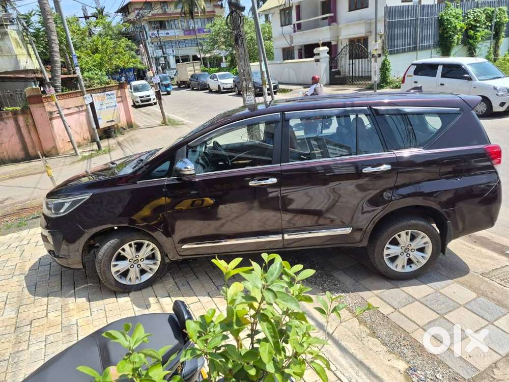 Innova Crysta 2.8z