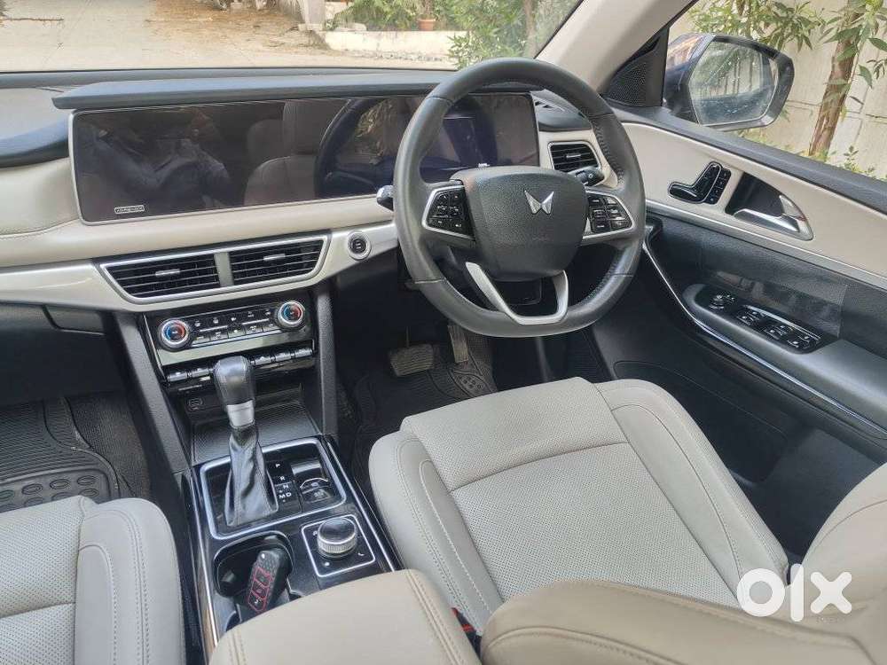 Mahindra Xuv700 2.2 Ax 7 Diesel At Str, 2022, Diesel