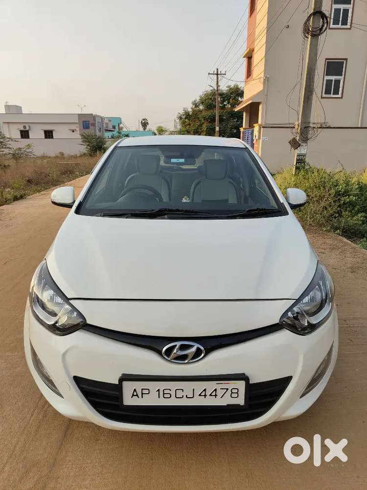 Hyundai I20 2013 Diesel 103000 Km Driven Well Maintained.