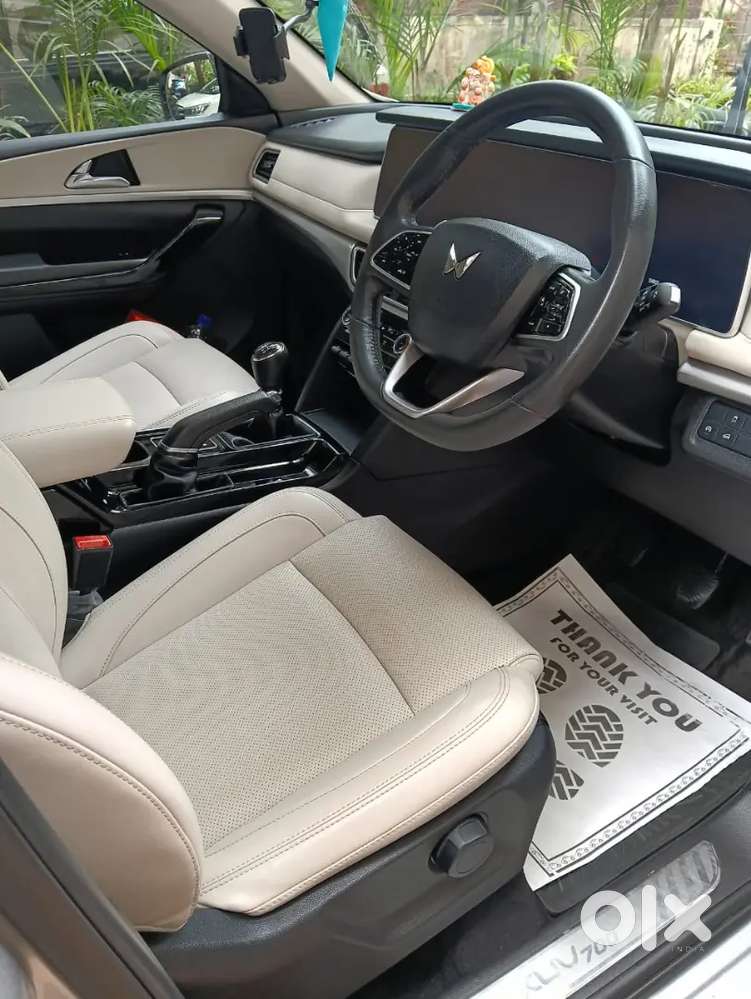 Mahindra Xuv700 2023 Petrol 30000 Km Driven