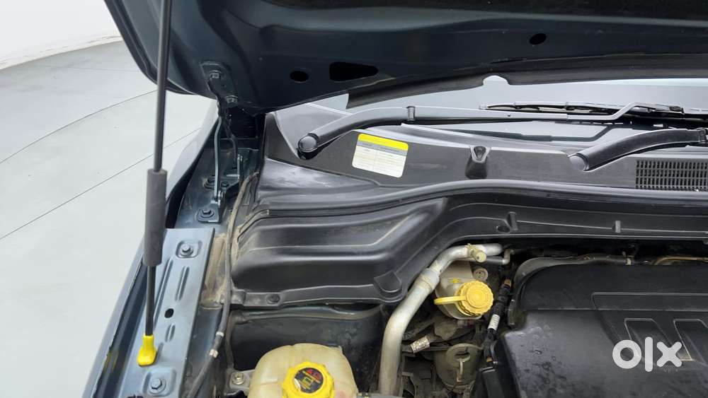 Mahindra Xuv300 1.2 W8 (o) Amt Petrol, 2023, Petrol