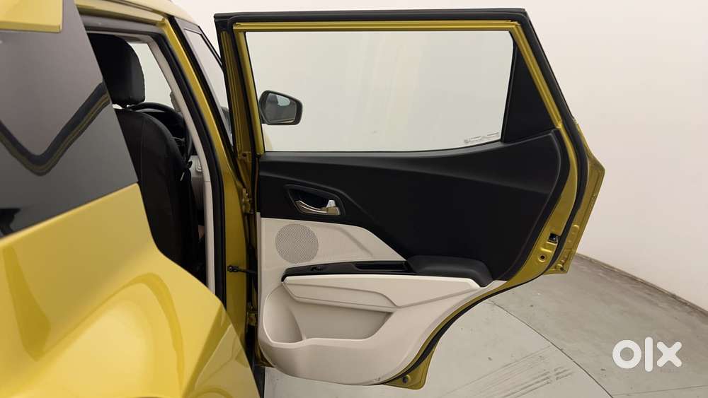 Mahindra Xuv 3xo Ax5l 1.2 Petrol At, 2024, Petrol