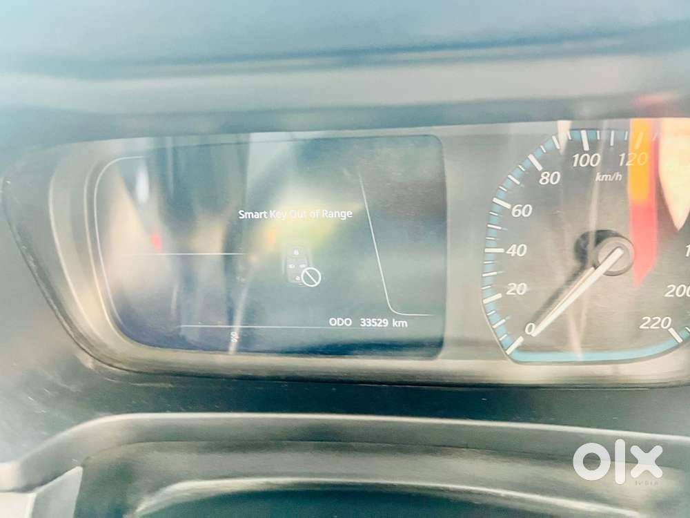 Tata Altroz, 2025, Petrol