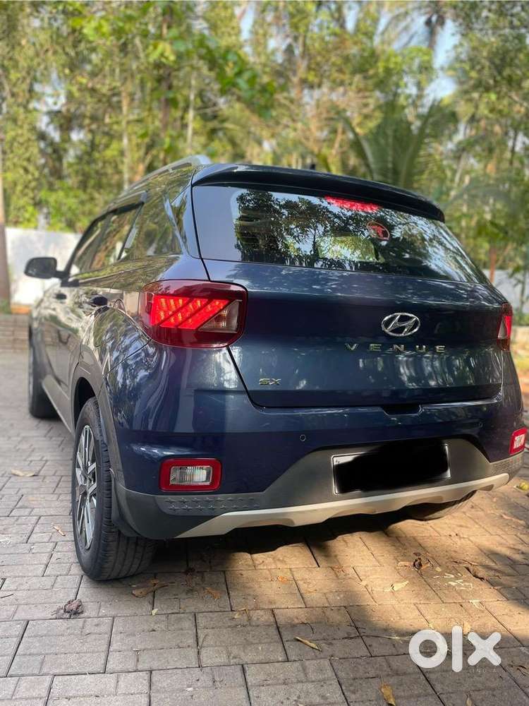 Hyundai Venue 2022 Diesel 50000 Km Driven