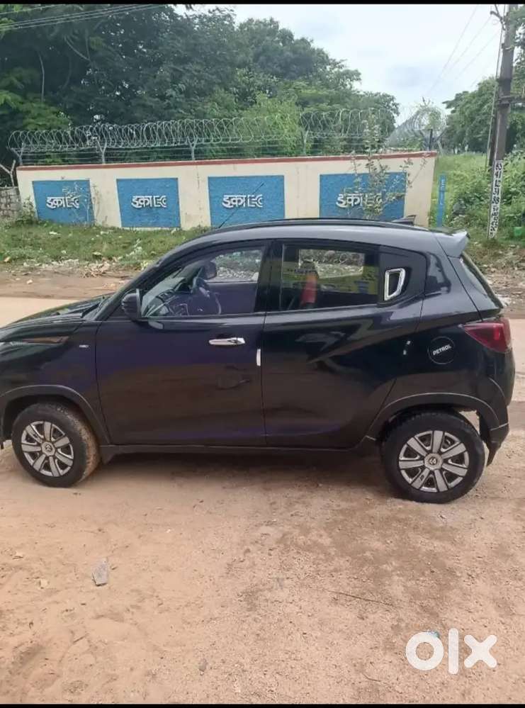 Mahindra Kuv 100