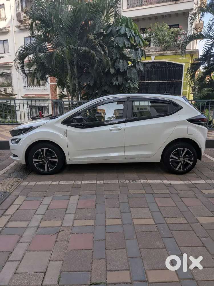 Tata Altroz 2023 Petrol Automatic 23500 Km Driven