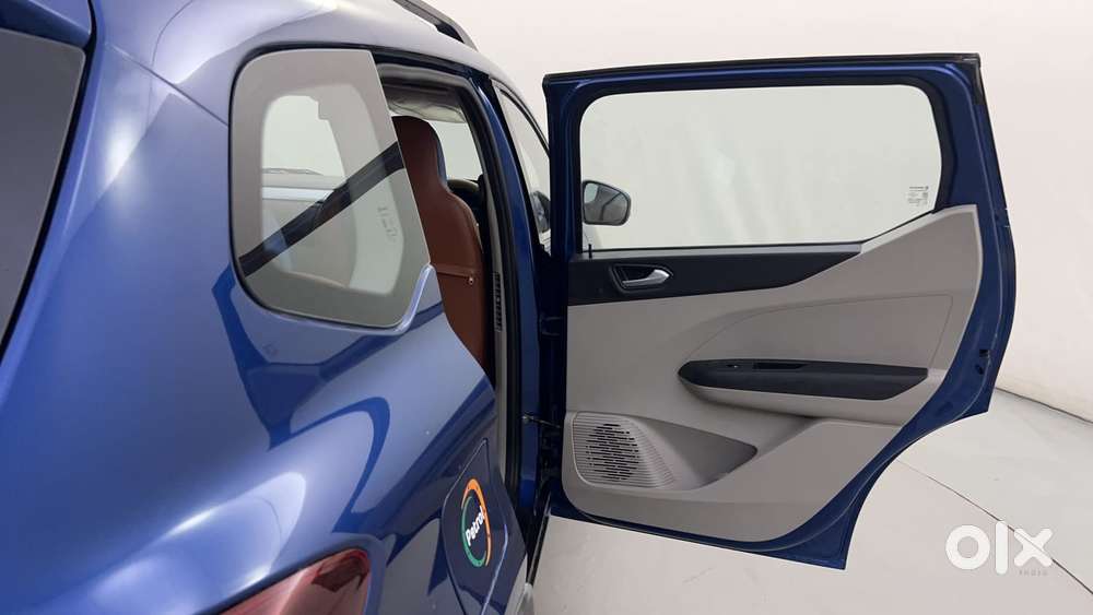 Renault Triber Rxz, 2023, Petrol