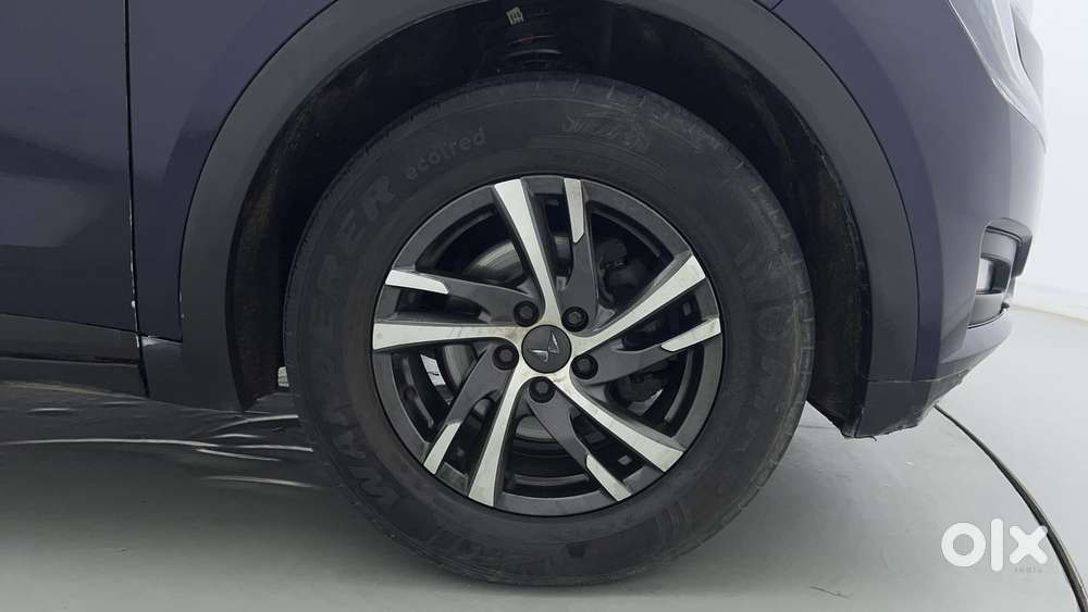 Mahindra Xuv700 2.0 Ax 5 Petrol At Str, 2023, Petrol