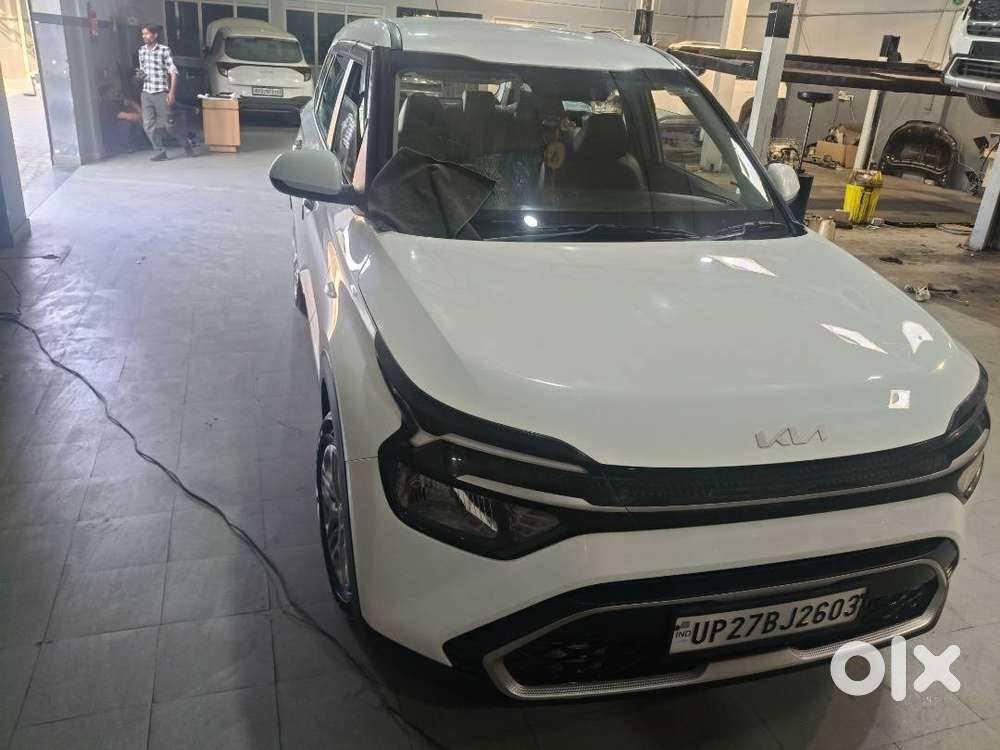 New Brand Condition White Colour Kia Carens