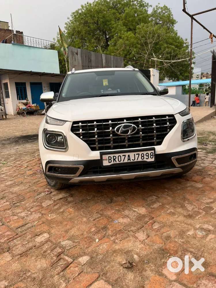 Hyundai Venue 2020 Petrol Well Maintained All ,tyres New